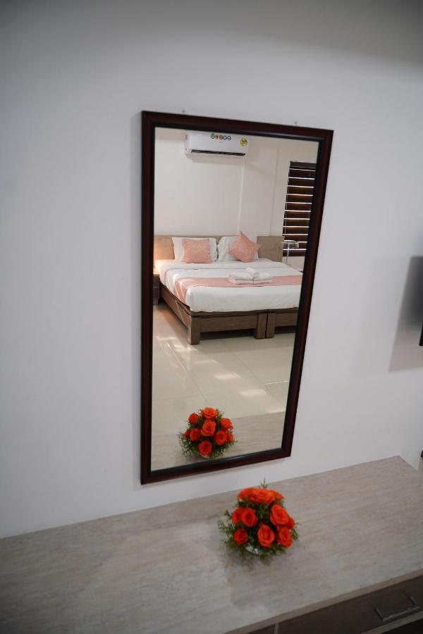Chandra Inn Kollam Bagian luar foto